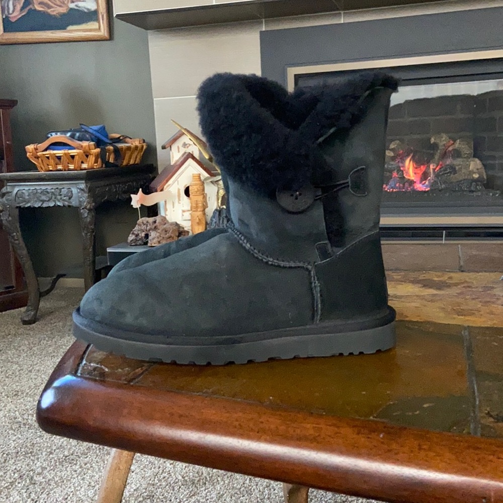 UGG SHEEPSKIN BOOTS